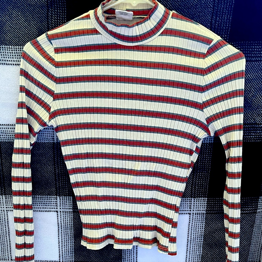 Tilly’s long sleeve shirt, ribbed